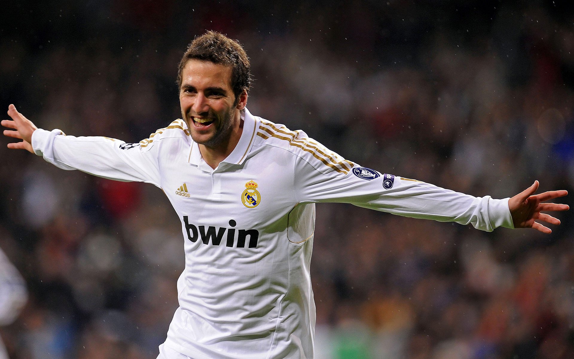 李佳蔓在射箭世界杯韩国站获得女子反曲弓团体冠军，射箭选手李佳伦